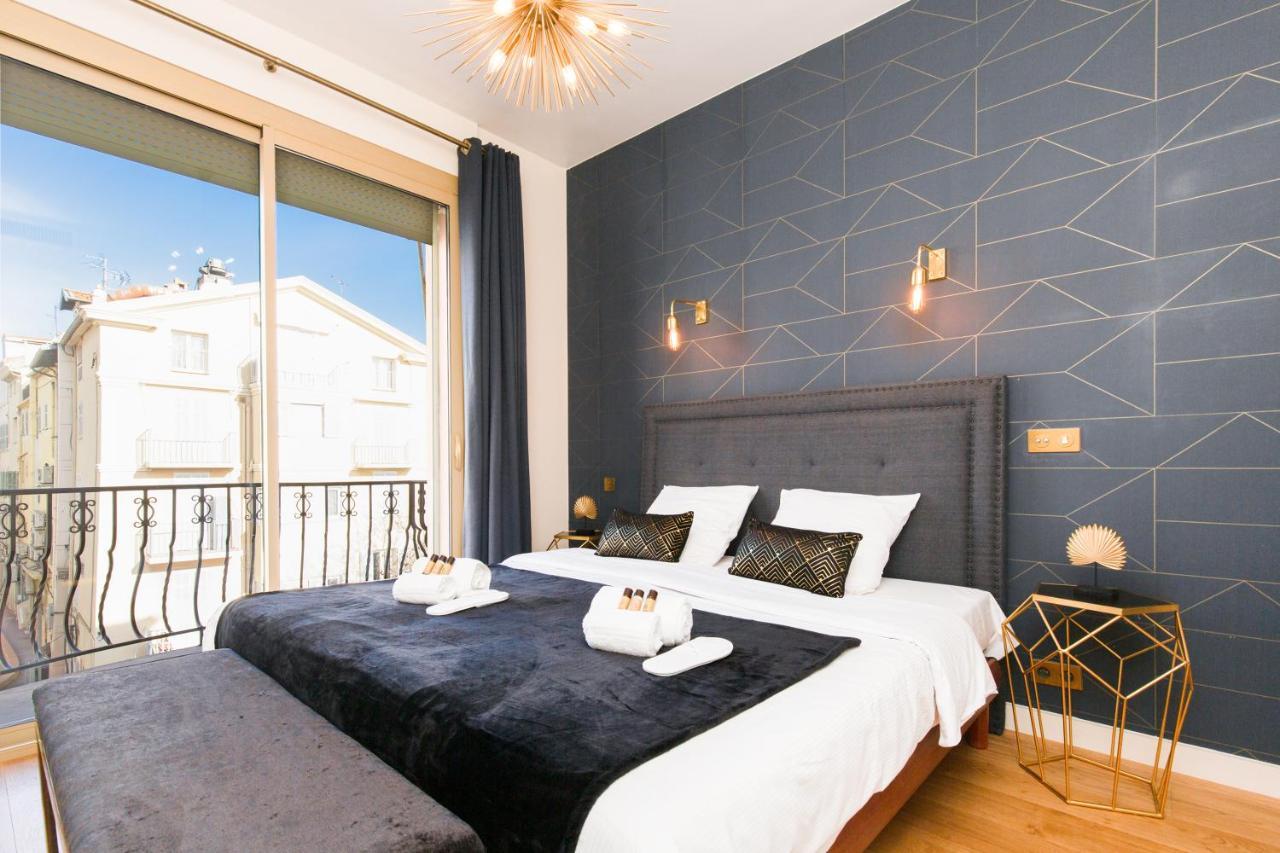 Darxia -Cannes Vieux Port Luaran gambar